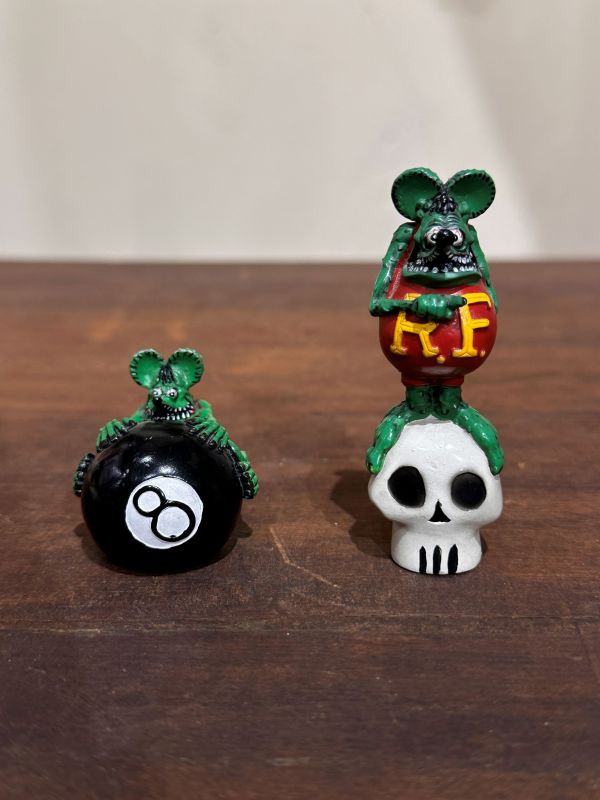 Rat Fink 骷髏蠅 / 環抱8號球 