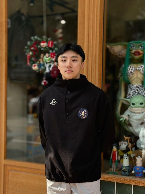 Booming刺繡立領扣式上衣 