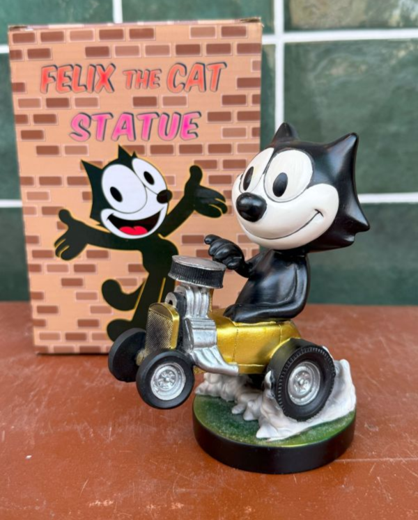 2013年 Monster Farm Diggit 發行的 Felix 菲力貓雕像 Hot Rod 