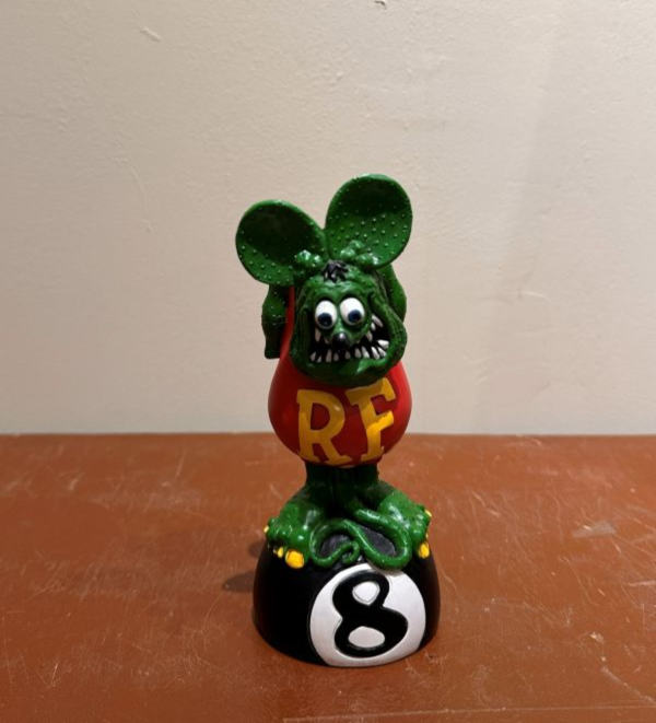 2016 年 Rat Fink 8號球 搖頭芬克老鼠 雕像 