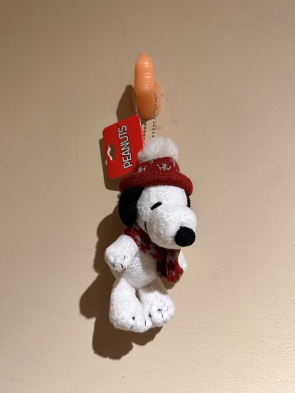 日本正版  SNOOPY 史努比 毛帽圍巾款 吊飾鑰匙圈 