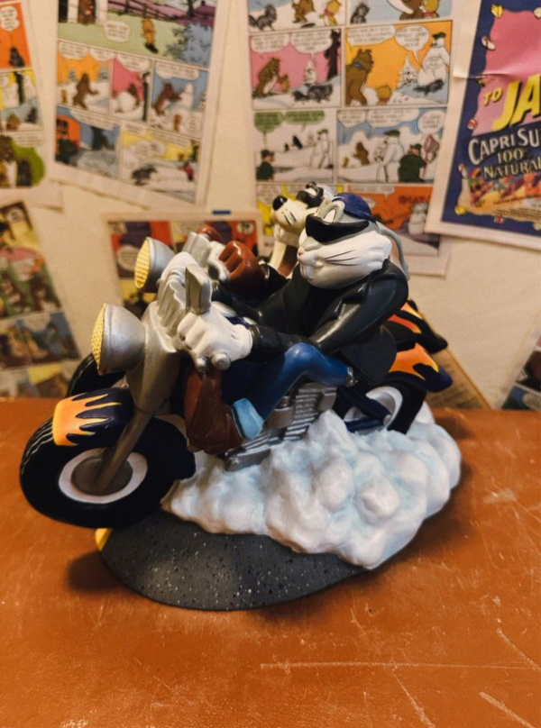 2000 WB Tazmanian Devil & Bugs Bunny Motorcycle Bank 兔八哥搶銀行  存錢筒 