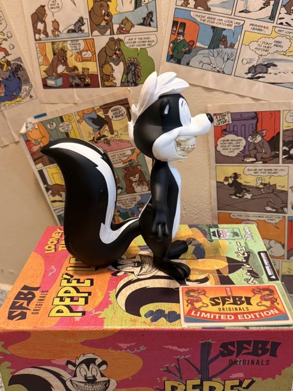 Pepe Le Pew Figure Ron English 佩佩·樂皮尤 