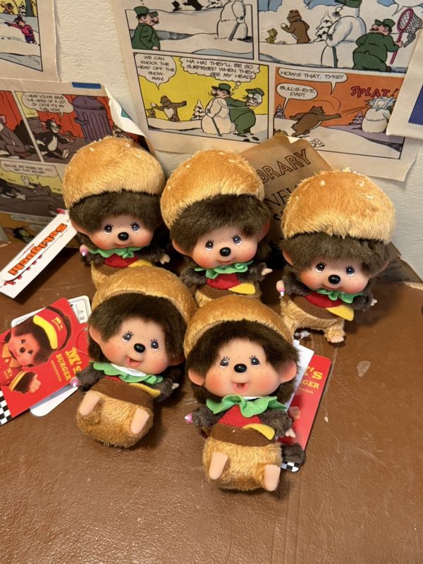 泰國限定 正版 Monchhichi 漢堡包夢奇奇 吊飾鑰匙圈 