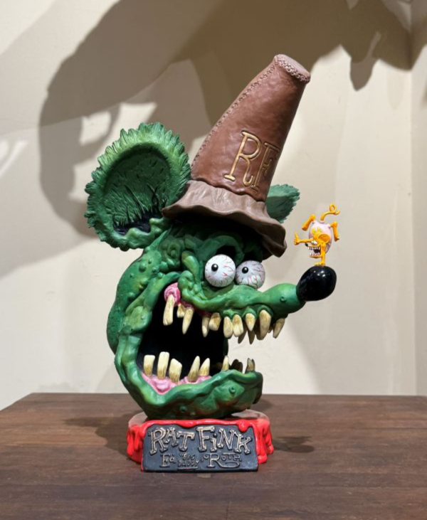 2013年 藝術家Ed ”Big Daddy“ Roth 創作的 RatFink 1 ：1頭雕 