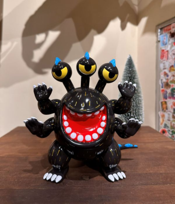 2025年 Paradise X Robin Tang Antics Dinosuke Black Ver - 黑色恐龍介 