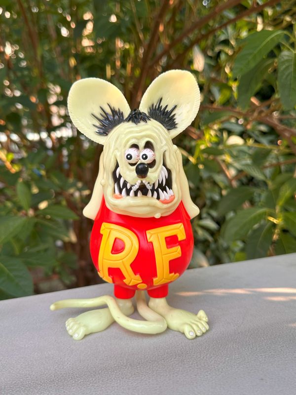 2017年 Rat fink 經典站姿軟膠系列 稀有夜光 