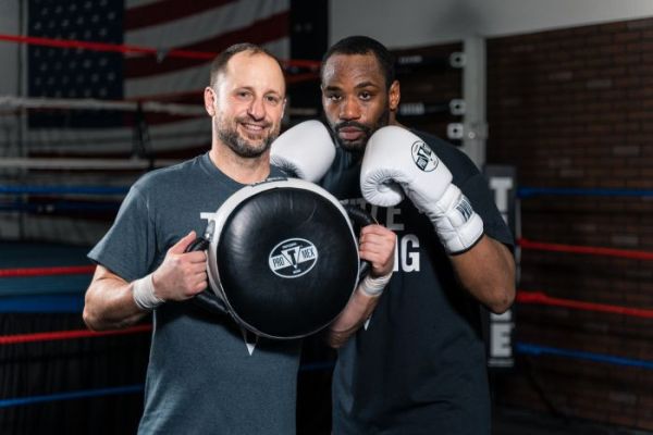 【TMMA】TITLE Pro Mex 系列真皮拳擊盾靶-黑/白- PMAPPSL2 #格鬥裝備 #TMMA #台北格鬥運動館 #格鬥用品 #拳擊 #拳擊有氧 #踢拳 #踢拳擊 #泰拳 #散打 #MMA #格鬥 #靶具 #連指訓練手靶 #手靶 #訓練手靶 #方型曲線靶 #大腳靶 #訓練拍靶 #拍靶 #拳腳靶 #泰靶 #泰拳靶 #泰式拳腳靶 #加長型手靶 #打擊棒 #腰靶 #肚靶 #速度靶 #拳擊手靶 #TITLE