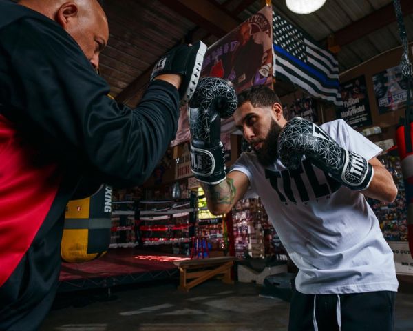 【TMMA】TITLE Spark系列 拳擊 格鬥 訓練 合成皮 沙袋 拳套 - 黑/白 - OASPBG #拳套 #拳擊手套 #TMMA #台北格鬥運動館 #格鬥裝備 #格鬥用品 #拳擊 #拳擊有氧 #踢拳 #踢拳擊 #泰拳 #散打 #MMA #格鬥 #沙包拳套 #練習拳套 #比賽拳套 #初階拳套 #入門拳套 #專業拳套  #TITLE