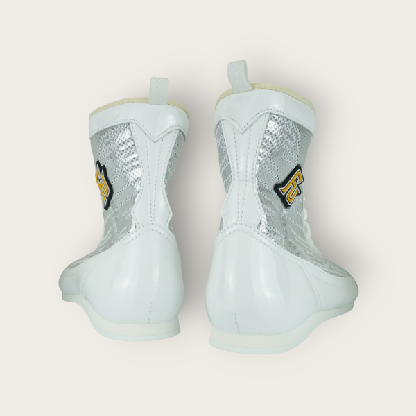 【TMMA】FUEGO FUTURO MODEL 系列 中高筒 輕量 合成皮 拳擊鞋-銀/白/白－FUE BOS #拳擊鞋 #格鬥裝備 #TMMA #台北格鬥運動館 #格鬥用品 #拳擊 #拳擊有氧 #踢拳 #踢拳擊 #泰拳 #散打 #MMA #格鬥 #比賽拳擊鞋 #入門拳擊鞋 #初階拳擊鞋 #FUEGO