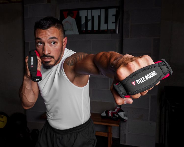 【TMMA】TITLE 出拳訓練器 拳擊 泰拳 踢拳擊-黑/紅-HHHW2 #拳套 #拳擊手套 #格鬥裝備 #格鬥用品 #拳擊 #拳擊有氧 #踢拳 #踢拳擊 #泰拳 #散打 #MMA #格鬥 #沙包拳套 #沙包 #練習拳套 #練習拳套 #手綁帶
