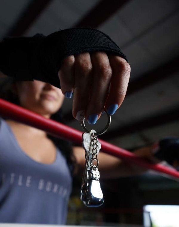 【TMMA】TITLE 時尚金屬迷你拳套鑰匙圈 -FBGKR2 #拳套 #拳擊手套 #TMMA #台北格鬥運動館 #格鬥裝備 #格鬥用品 #拳擊 #拳擊有氧 #踢拳 #踢拳擊 #泰拳 #散打 #MMA #格鬥 #沙包拳套 #練習拳套 #比賽拳套 #初階拳套 #入門拳套 #專業拳套 #TITLE