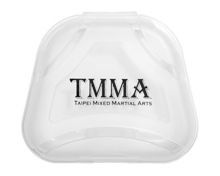 【TMMA】TMMA限定 透明護齒盒 - NO TSB TR #訓練護齒 #訓練牙墊 #格鬥裝備 #TMMA #台北格鬥運動館 #格鬥用品 #拳擊 #拳擊有氧 #踢拳 #踢拳擊 #泰拳 #散打 #MMA #格鬥 #初階訓練護齒 #初階訓練牙墊 #入門訓練護齒 #入門訓練牙墊 #比賽護齒 #比賽牙墊 #護齒 #牙墊 #護齒盒 #牙墊盒 #牙套 #入門訓練牙套 #比賽牙套 #訓練牙套 #TMMA