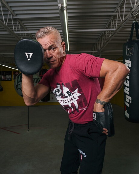 【TMMA】TITLE Razor 2.0 訓練手靶-黑-RZPM2 #格鬥裝備 #TMMA #台北格鬥運動館 #格鬥用品 #拳擊 #拳擊有氧 #踢拳 #踢拳擊 #泰拳 #散打 #MMA #格鬥 #靶具 #連指訓練手靶 #手靶 #訓練手靶 #方型曲線靶 #大腳靶 #訓練拍靶 #拍靶 #拳腳靶 #泰靶 #泰拳靶 #泰式拳腳靶 #加長型手靶 #打擊棒 #腰靶 #肚靶 #速度靶 #拳擊手靶 #TITLE