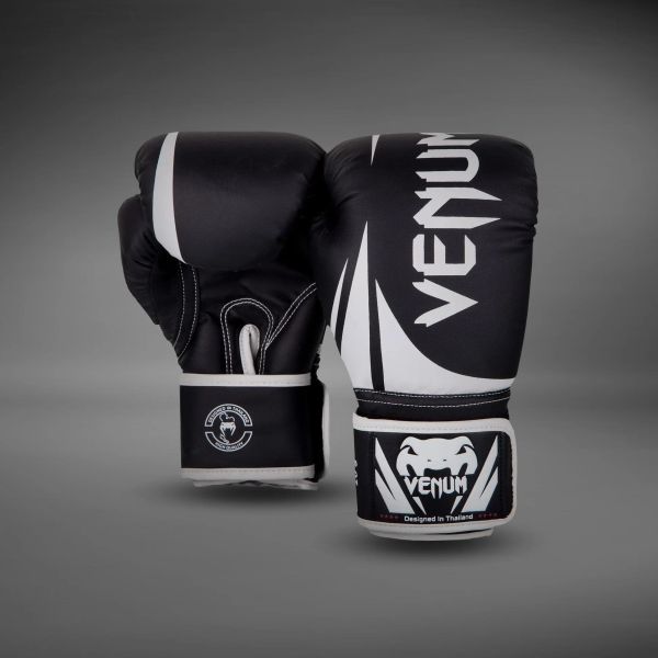 【TMMA】Venum 挑戰者2.0系列 兒童合成皮拳套 - 黑/白 - 03089-001 #拳套 #拳擊手套 #格鬥裝備 #格鬥用品 #拳擊 #拳擊有氧 #踢拳 #踢拳擊 #泰拳 #散打 #MMA #格鬥 #沙包拳套 #沙包 #練習拳套 #練習拳套 #手綁帶