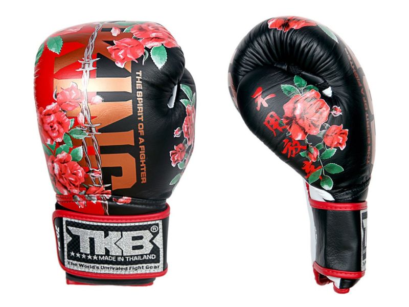 【TMMA】TOP KING 拳套 拳擊 泰拳 MMA 戰士靈魂系列 - 玫瑰-黑/紅 - TK BG SOF #拳套 #拳擊手套 #TMMA #台北格鬥運動館 #格鬥裝備 #格鬥用品 #拳擊 #拳擊有氧 #踢拳 #踢拳擊 #泰拳 #散打 #MMA #格鬥 #沙包拳套 #練習拳套 #比賽拳套 #初階拳套 #入門拳套 #專業拳套 #TOP KING
