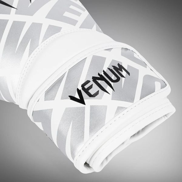 【TMMA】Venum 競爭者Contender 1.5 XT 兒童合成皮拳套 - 白/銀 - 05395-224 #拳套 #拳擊手套 #格鬥裝備 #格鬥用品 #拳擊 #拳擊有氧 #踢拳 #踢拳擊 #泰拳 #散打 #MMA #格鬥 #沙包拳套 #沙包 #練習拳套 #練習拳套 #手綁帶