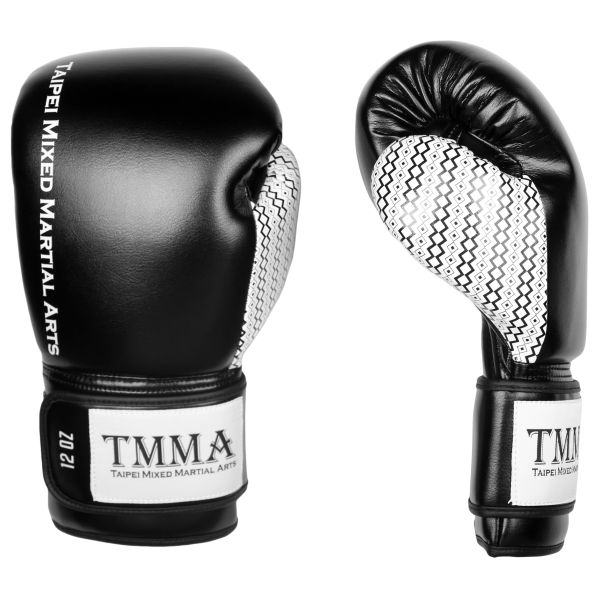 【TMMA】TMMA限定 合成皮拳套 拳套 拳擊 泰拳 MMA - 黑/白 - TMMA BG SPIRIT #拳套 #拳擊手套 #TMMA #台北格鬥運動館 #格鬥裝備 #格鬥用品 #拳擊 #拳擊有氧 #踢拳 #踢拳擊 #泰拳 #散打 #MMA #格鬥 #沙包拳套 #練習拳套 #比賽拳套 #初階拳套 #入門拳套 #專業拳套 #TMMA