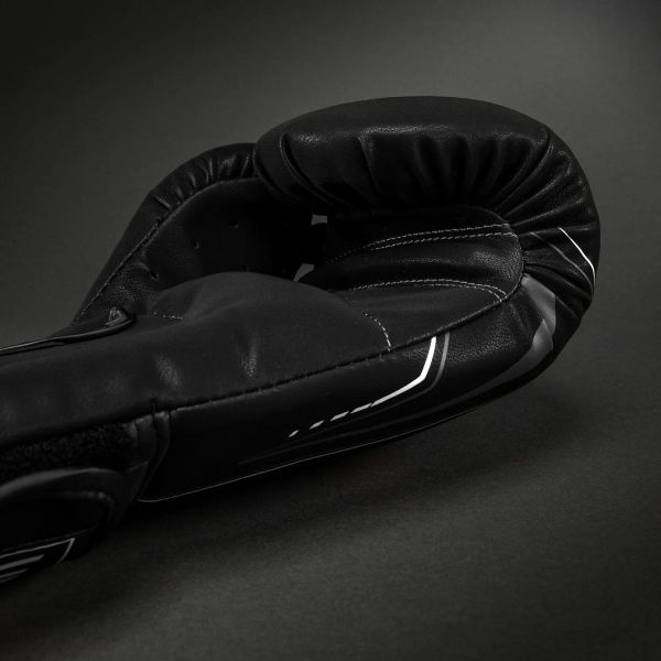 【TMMA】VENUM Streamline 拳套 拳擊 泰拳 MMA  - 黑/白 - 06304-108 #拳套 #拳擊手套 #格鬥裝備 #格鬥用品 #拳擊 #拳擊有氧 #踢拳 #踢拳擊 #泰拳 #散打 #MMA #格鬥 #沙包拳套 #沙包 #練習拳套 #練習拳套 #手綁帶