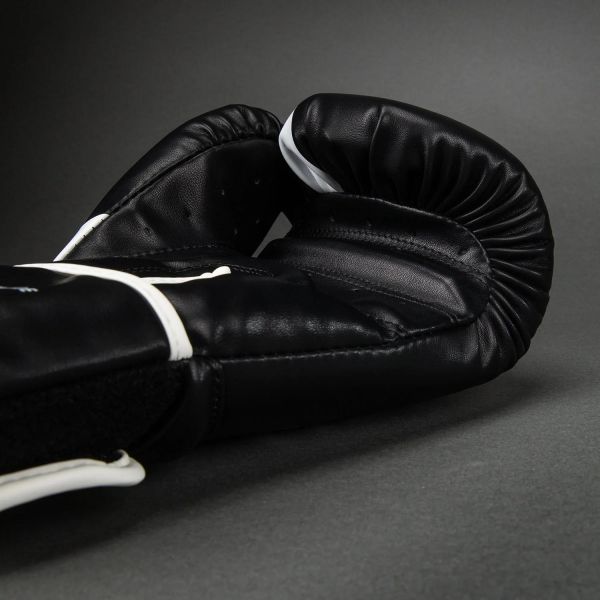 【TMMA】VENUM 拳套 拳擊 泰拳 MMA 挑戰者系列2.5 - 黑/白 - 06043-108 #拳套 #拳擊手套 #格鬥裝備 #格鬥用品 #拳擊 #拳擊有氧 #踢拳 #踢拳擊 #泰拳 #散打 #MMA #格鬥 #沙包拳套 #沙包 #練習拳套 #練習拳套 #手綁帶