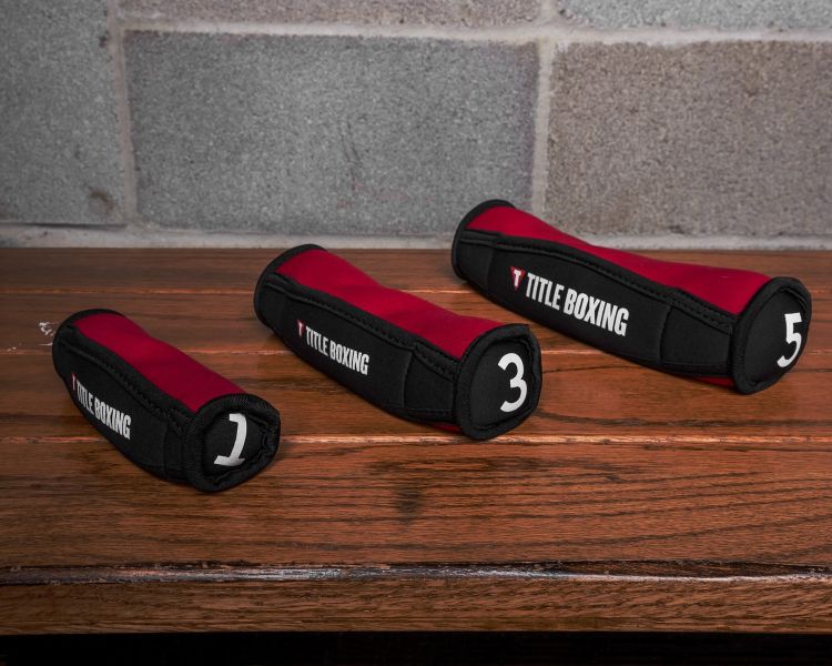【TMMA】TITLE 出拳訓練器 拳擊 泰拳 踢拳擊-黑/紅-HHHW2 #拳套 #拳擊手套 #格鬥裝備 #格鬥用品 #拳擊 #拳擊有氧 #踢拳 #踢拳擊 #泰拳 #散打 #MMA #格鬥 #沙包拳套 #沙包 #練習拳套 #練習拳套 #手綁帶