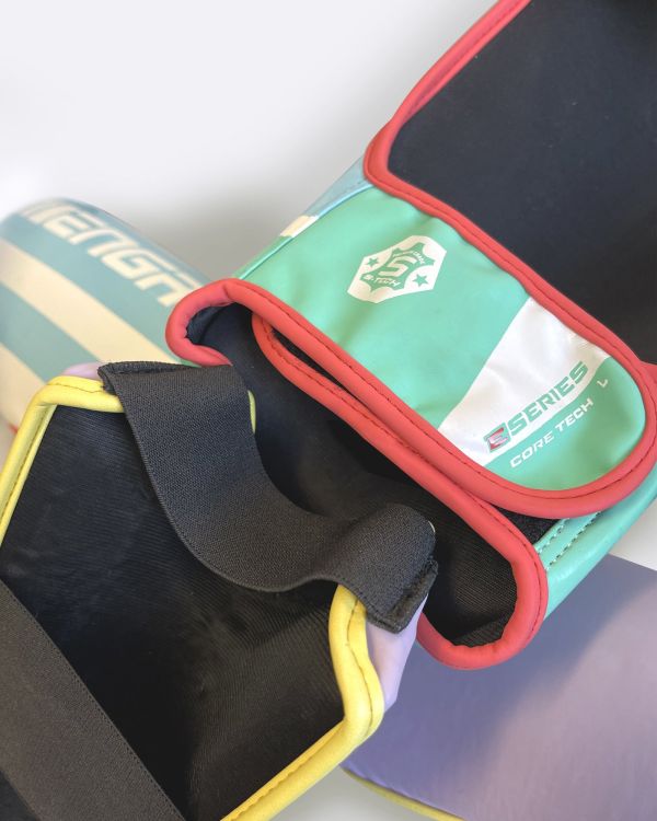 【TMMA】ENGAGE E系列 護腳脛 - 粉彩 - ESS-SHI-PSL #護腳脛 #腳脛 #棉織腳脛 #棉織護腳脛 #格鬥裝備 #TMMA #台北格鬥運動館 #格鬥用品 #拳擊 #拳擊有氧 #踢拳 #踢拳擊 #泰拳 #散打 #MMA #格鬥 #比賽護腳脛 #比賽腳脛 #比賽棉織腳脛 #入門腳脛 #入門護腳脛 #初階護腳脛 #初階腳脛 #ENGAGE