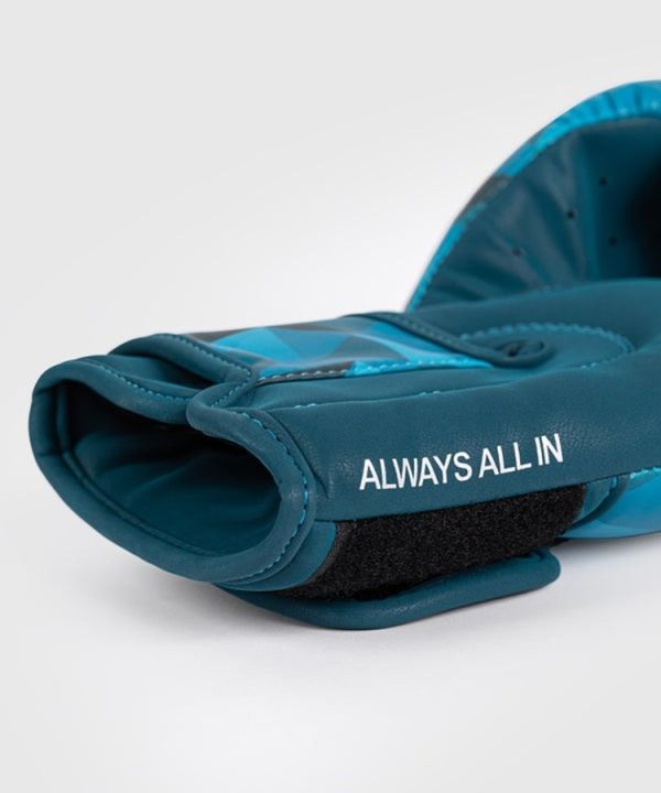 【TMMA】 VENUM x Demi 聯名拳套 合成皮 拳套 拳擊 泰拳 - 藍 - 05282-004 #拳套 #拳擊手套 #TMMA #台北格鬥運動館 #格鬥裝備 #格鬥用品 #拳擊 #拳擊有氧 #踢拳 #踢拳擊 #泰拳 #散打 #MMA #格鬥 #沙包拳套 #練習拳套 #比賽拳套 #初階拳套 #入門拳套 #專業拳套  #VENUM