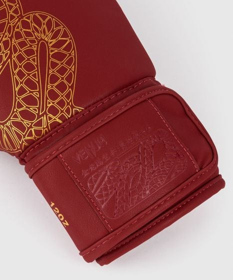 【TMMA】VENUM Serpenti系列 拳擊 泰拳 合成皮 拳套-酒紅/象牙白-05789-050 #拳套 #拳擊手套 #格鬥裝備 #格鬥用品 #拳擊 #拳擊有氧 #踢拳 #踢拳擊 #泰拳 #散打 #MMA #格鬥 #沙包拳套 #沙包 #練習拳套 #練習拳套 #手綁帶