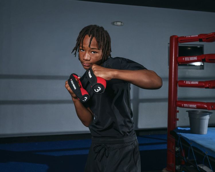 【TMMA】TITLE 出拳訓練器 拳擊 泰拳 踢拳擊-黑/紅-HHHW2 #拳套 #拳擊手套 #格鬥裝備 #格鬥用品 #拳擊 #拳擊有氧 #踢拳 #踢拳擊 #泰拳 #散打 #MMA #格鬥 #沙包拳套 #沙包 #練習拳套 #練習拳套 #手綁帶