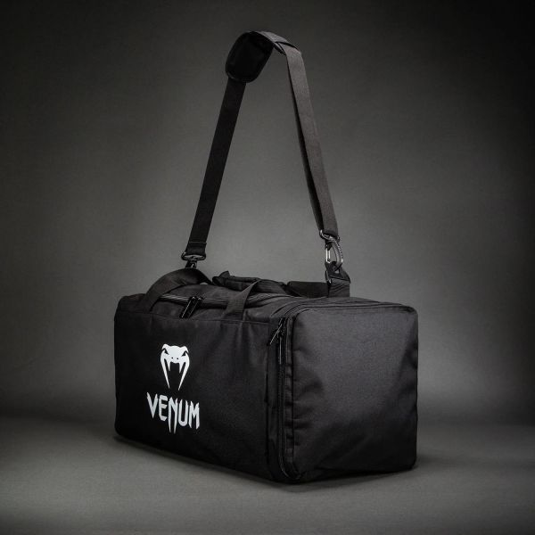 【TMMA】VENUM Essential運動 護具 包 26L - 黑 - 05982-001 #拳套 #拳擊手套 #格鬥裝備 #格鬥用品 #拳擊 #拳擊有氧 #踢拳 #踢拳擊 #泰拳 #散打 #MMA #格鬥 #沙包拳套 #沙包 #練習拳套 #練習拳套 #手綁帶