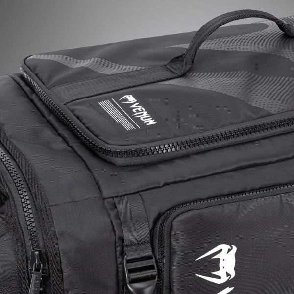 【TMMA】Venum Shockwave  Convertible 系列裝備側揹/後揹包-黑-05960-001 #拳套 #拳擊手套 #格鬥裝備 #格鬥用品 #拳擊 #拳擊有氧 #踢拳 #踢拳擊 #泰拳 #散打 #MMA #格鬥 #沙包拳套 #沙包 #練習拳套 #練習拳套 #手綁帶