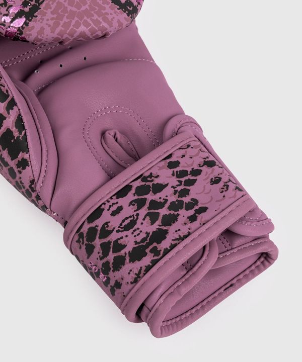 【TMMA】 Venum Amazonia系列 拳擊 泰拳 合成皮 拳套 - 紫 - 05070-008 #拳套 #拳擊手套 #TMMA #台北格鬥運動館 #格鬥裝備 #格鬥用品 #拳擊 #拳擊有氧 #踢拳 #踢拳擊 #泰拳 #散打 #MMA #格鬥 #沙包拳套 #練習拳套 #比賽拳套 #初階拳套 #入門拳套 #專業拳套  #VENUM