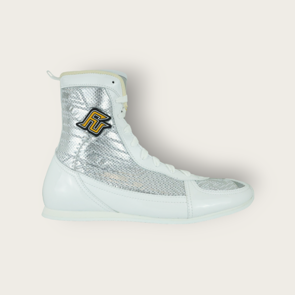 【TMMA】FUEGO FUTURO MODEL 系列 中高筒 輕量 合成皮 拳擊鞋-銀/白/白－FUE BOS #拳擊鞋 #格鬥裝備 #TMMA #台北格鬥運動館 #格鬥用品 #拳擊 #拳擊有氧 #踢拳 #踢拳擊 #泰拳 #散打 #MMA #格鬥 #比賽拳擊鞋 #入門拳擊鞋 #初階拳擊鞋 #FUEGO