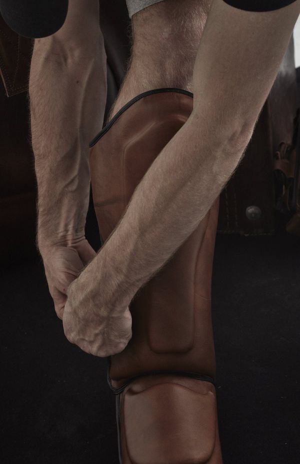 【TMMA】MVP PRO系列 真皮護腳脛 - 棕色 - PRO SP #護腳脛 #腳脛 #棉織腳脛 #棉織護腳脛 #格鬥裝備 #TMMA #台北格鬥運動館 #格鬥用品 #拳擊 #拳擊有氧 #踢拳 #踢拳擊 #泰拳 #散打 #MMA #格鬥 #比賽護腳脛 #比賽腳脛 #比賽棉織腳脛 #入門腳脛 #入門護腳脛 #初階護腳脛 #初階腳脛 #MVP