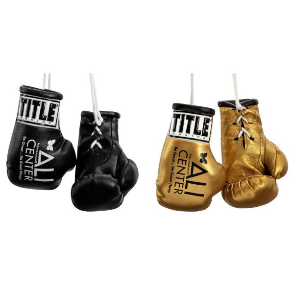 【TMMA】TITLE Ali Center聯名款 3.5吋 迷你 拳擊 手套 吊飾-ACMBG #吊飾 #TMMA #台北格鬥運動館 #格鬥用品 #拳擊 #拳擊有氧 #踢拳 #踢拳擊 #泰拳 #散打 #MMA #格鬥 #拳套吊飾 #拳擊手套吊飾 #拳套鑰匙圈 #拳擊手套鑰匙圈 #TITLE