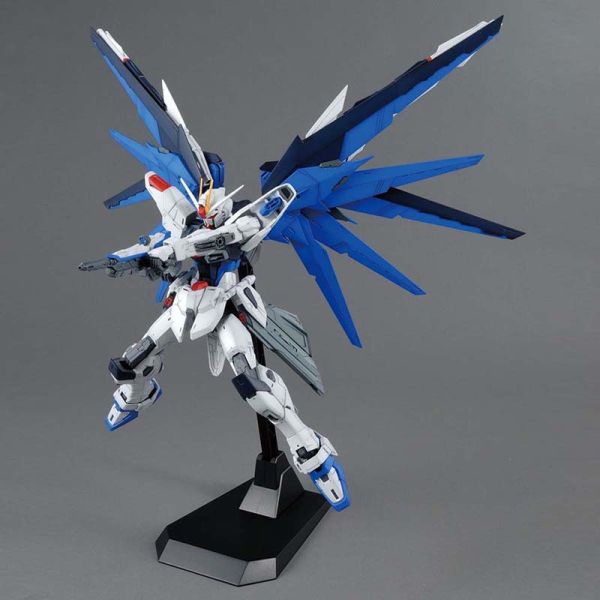 MG 1/100 ZGMF-X10A 自由鋼彈 Ver.2.0 BANDAI 組裝模型 