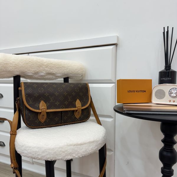 （出清特惠）Louis Vuitton Saumur 老花馬鞍包 