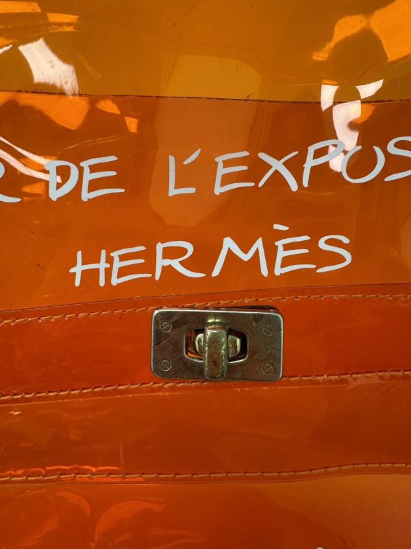 Hermès「Vinyl Kelly」透明橘限量包 