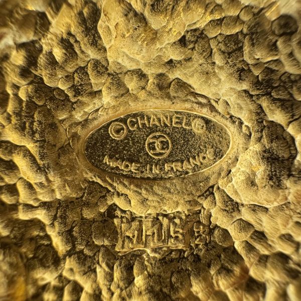Chanel 金色 浮雕方形胸針 