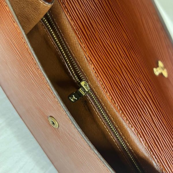 Louis Vuitton 經典皮革手拿包 