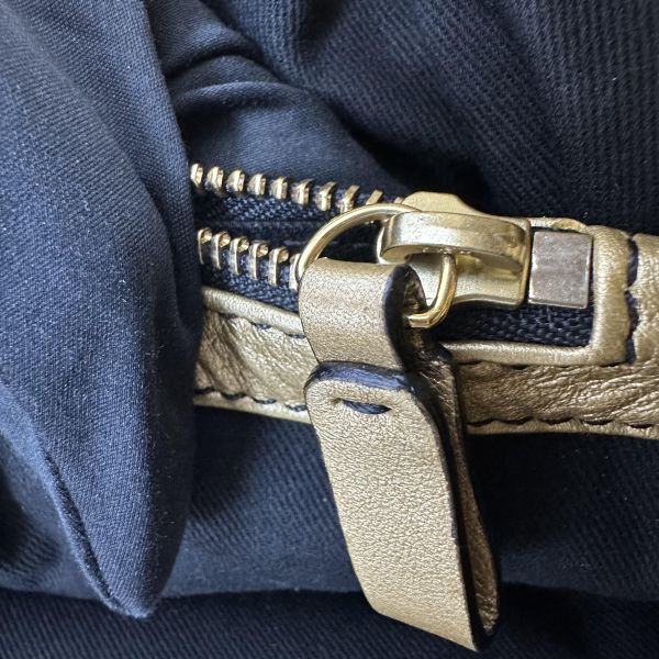 Valentino Nuage Bow 系列金色皮革超大肩背包 