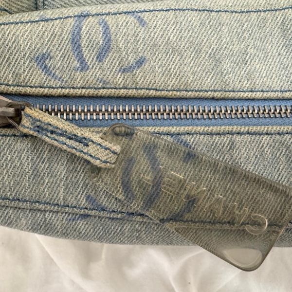 Chanel 牛仔肩包 