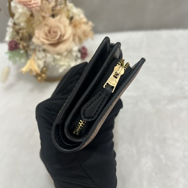 Coach 按扣式翻蓋短夾 