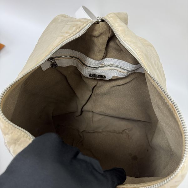 Fendi 奶茶色法棍包 