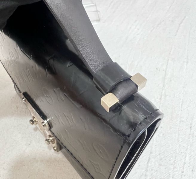 Louis Vuitton 硬殼扣式手提錢包 含卡夾 