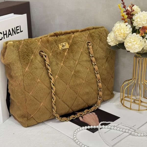 CHANEL 棕色皮草托特包 