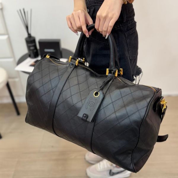 Chanel 菱格紋黑金旅行袋 