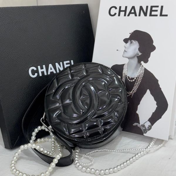 Chanel 漆皮小圓包 