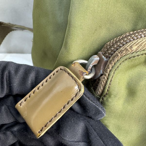 Prada 經典軍綠色尼龍後背包 