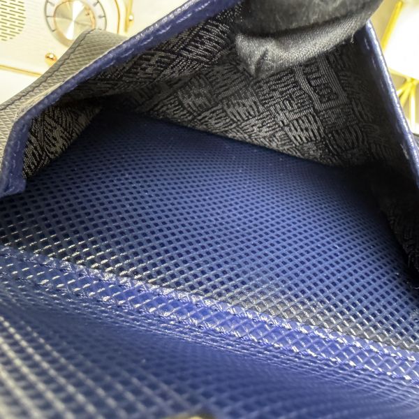 Bottega Veneta 藍黑雙色復古手提包 